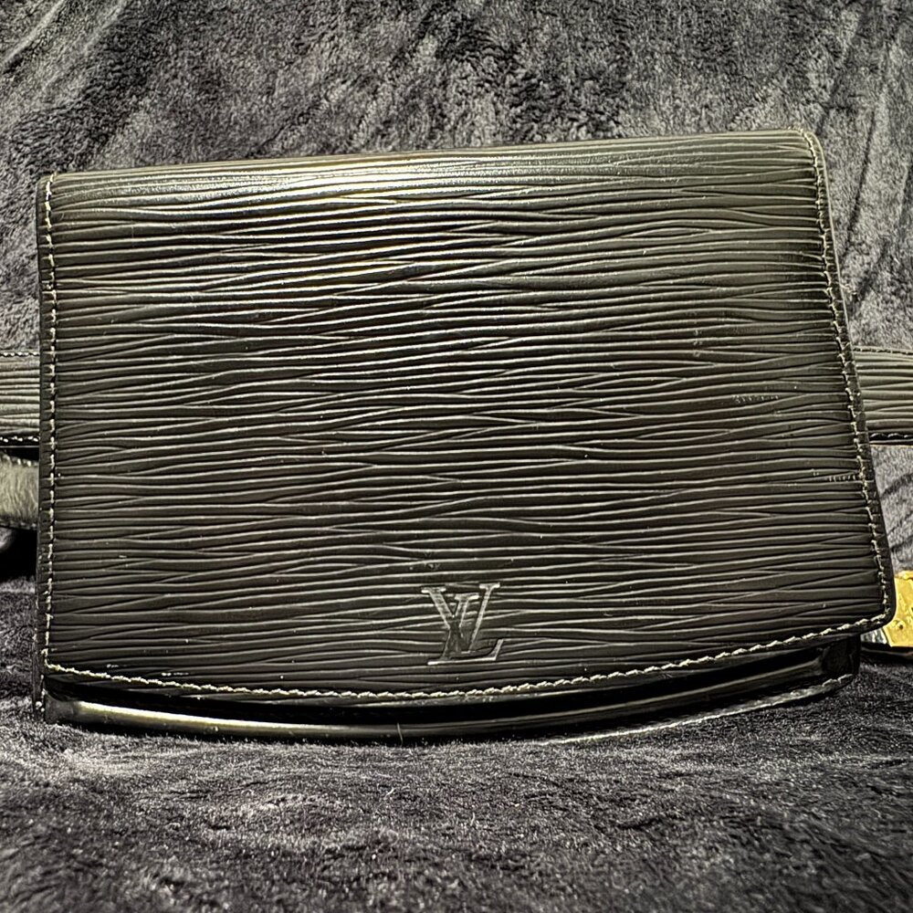 Louis Vuitton 1992 Epi Tilsitt Waist Bag
